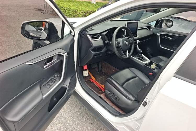 Used Toyota RAV4 2021 2.0L CVT Two-Wheel Drive Fashion Edition Driver Seat