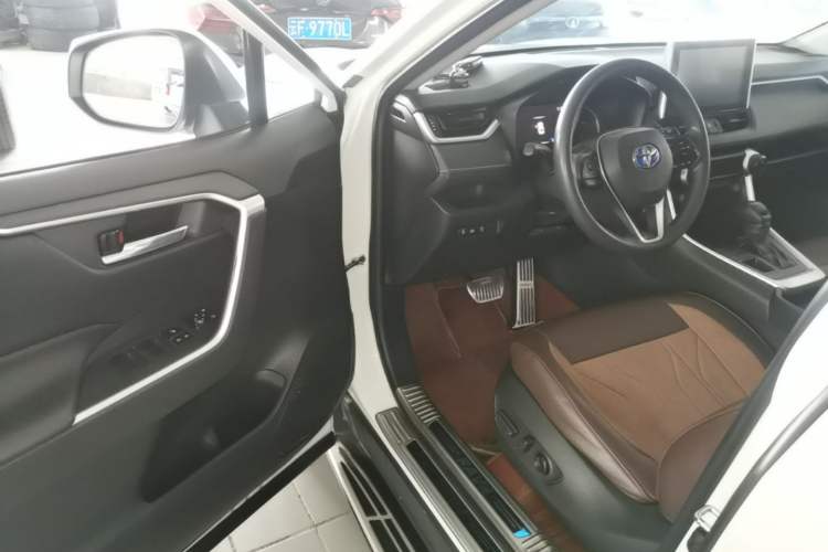 Used Toyota RAV4 2021 2.0L CVT 4x4 Trend Edition Driver Seat
