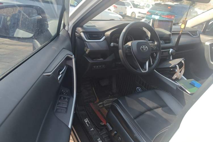Used Toyota RAV4 2021 2.0L CVT Two-Wheel Drive Fashion Edition Driver Seat