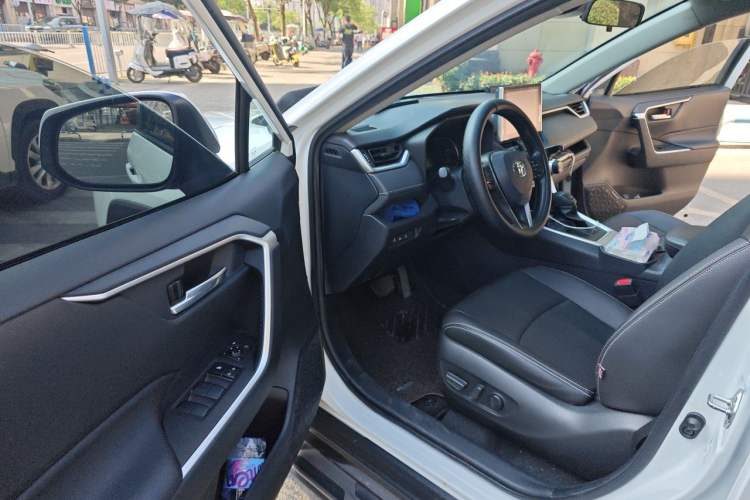 Used Toyota RAV4 2021 2.0L CVT Two-Wheel Drive Fashion Edition Driver Seat