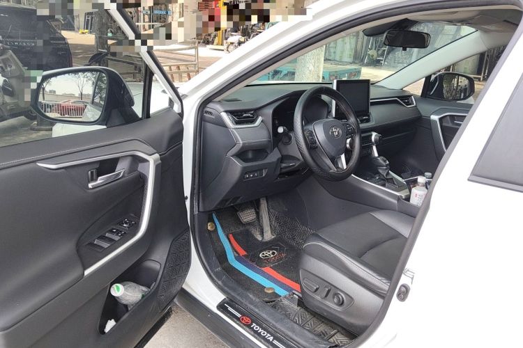 Used Toyota RAV4 2021 2.0L CVT 4x4 Style PLUS Edition Driver Seat