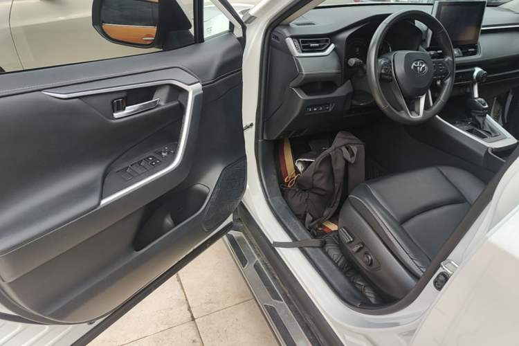 Used Toyota RAV4 2021 2.0L CVT Two-Wheel Drive Fashion PLUS Edition Driver Seat