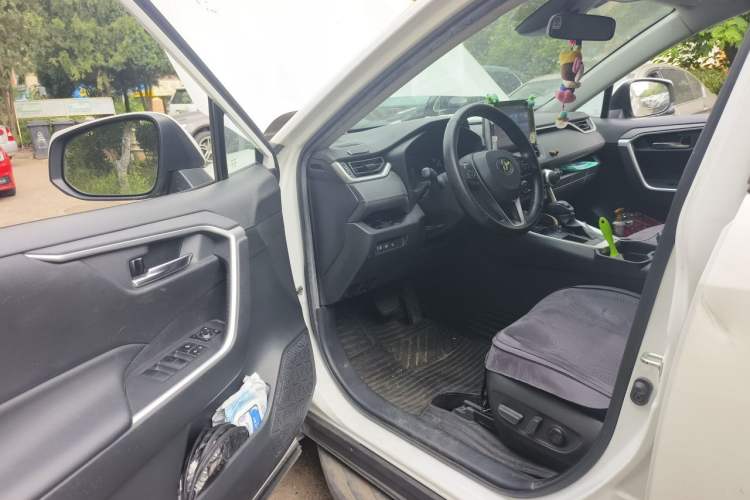 Used Toyota RAV4 2021 2.0L CVT Two-Wheel Drive Fashion Edition Driver Seat
