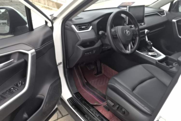 Used Toyota RAV4 2021 2.0L CVT Two-Wheel Drive Fashion PLUS Edition Driver Seat