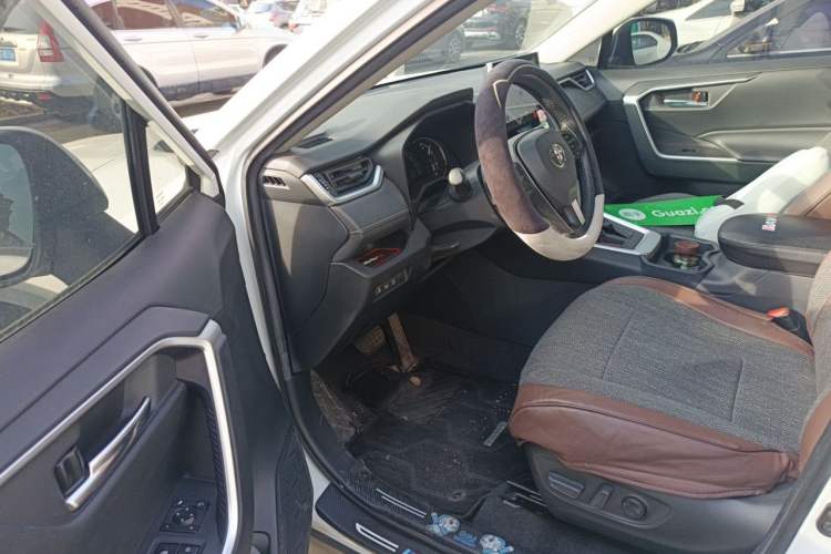 Used Toyota RAV4 2021 2.0L CVT Two-Wheel Drive Fashion Edition Driver Seat