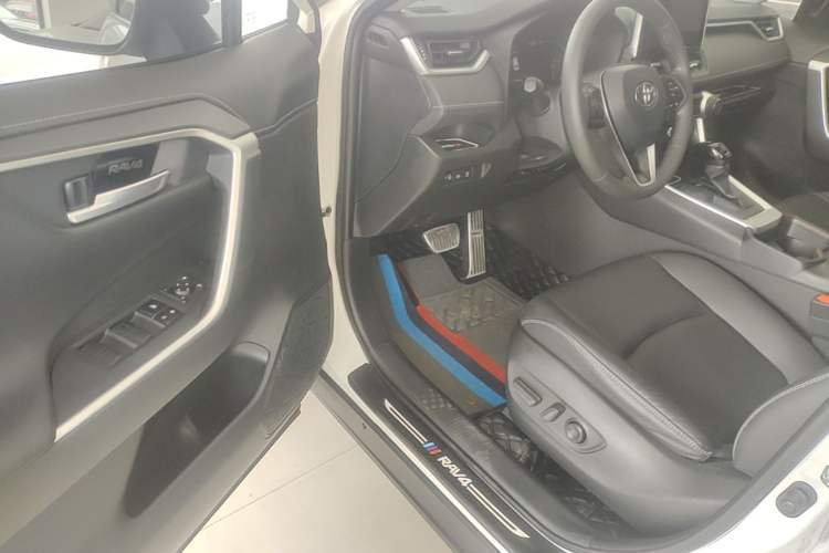 Used Toyota RAV4 2021 2.0L CVT Two-Wheel Drive Fashion PLUS Edition Driver Seat