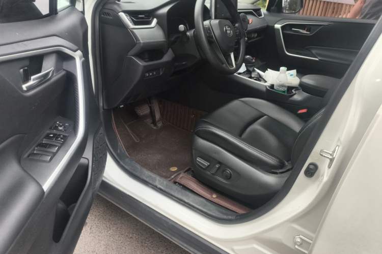 Used Toyota RAV4 2021 2.0L CVT Two-Wheel Drive Fashion Edition Driver Seat