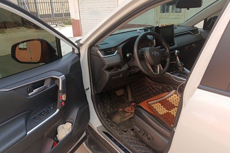 Used Toyota RAV4 2021 2.0L CVT Two-Wheel Drive Fashion Edition Driver Seat