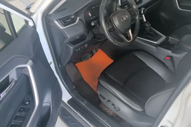 Used Toyota RAV4 2021 2.0L CVT Two-Wheel Drive Fashion PLUS Edition Driver Seat