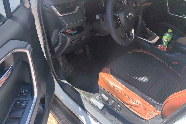 Used Toyota RAV4 2021 2.0L CVT Two-Wheel Drive Fashion Edition Driver Seat