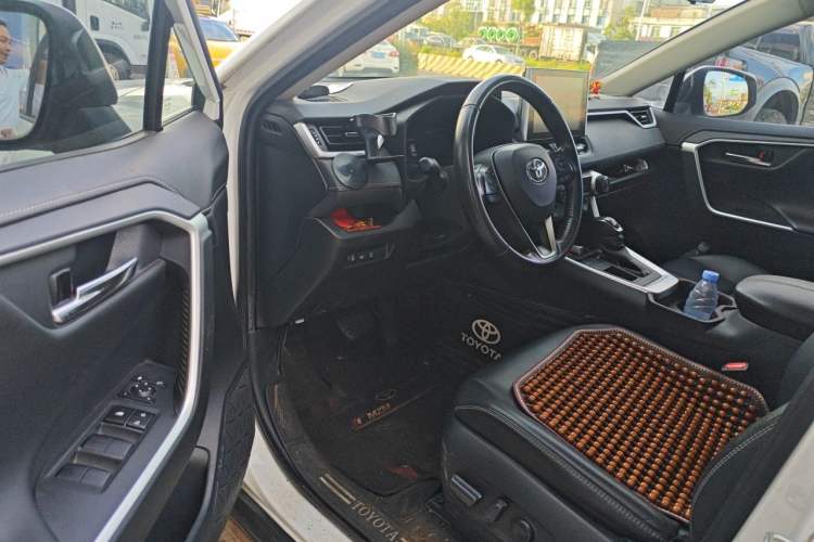 Used Toyota RAV4 2021 2.0L CVT Two-Wheel Drive Fashion PLUS Edition Driver Seat