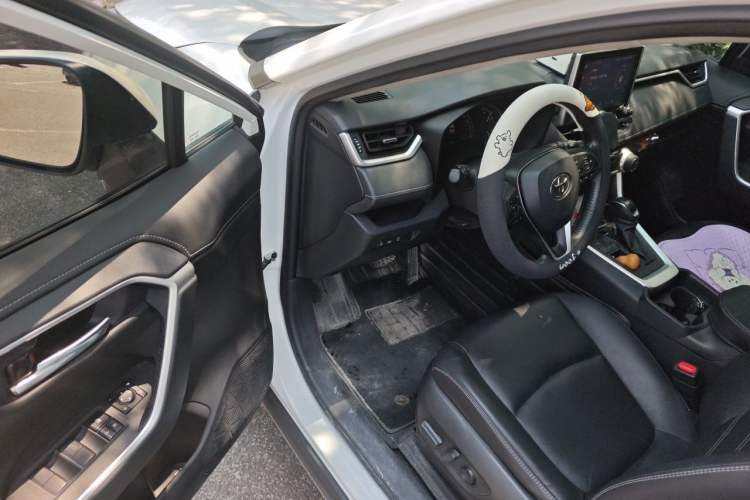 Used Toyota RAV4 2021 2.0L CVT Two-Wheel Drive Fashion PLUS Edition Driver Seat