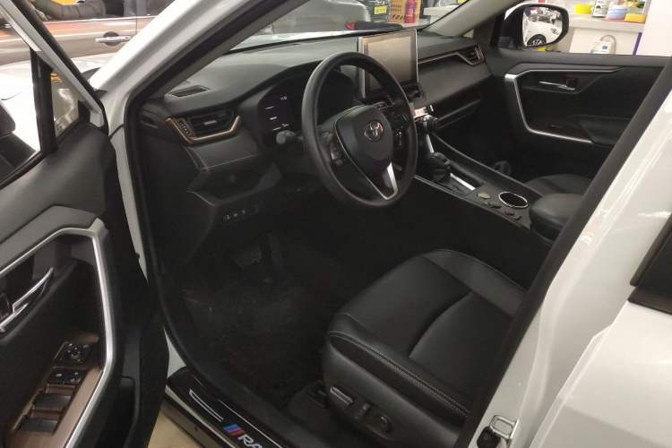 Used Toyota RAV4 2021 2.0L CVT Two-Wheel Drive Fashion Edition Driver Seat