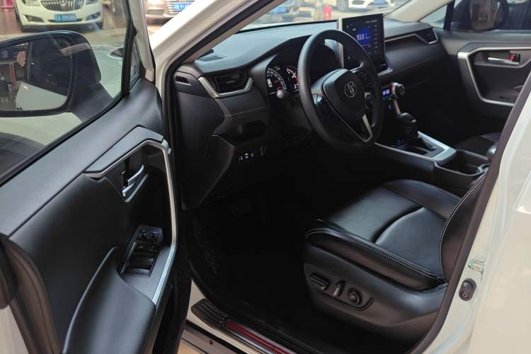 Used Toyota RAV4 2021 2.0L CVT Two-Wheel Drive Fashion Edition Driver Seat