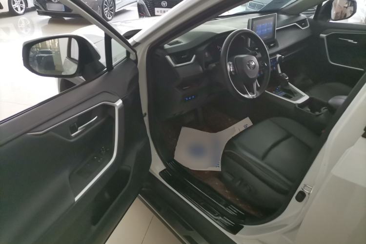 Used Toyota RAV4 2021 2.0L CVT 4x4 Style PLUS Edition Driver Seat