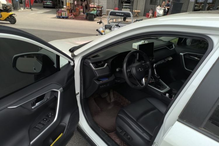 Used Toyota RAV4 2021 2.0L CVT Two-Wheel Drive Prestige Edition Driver Seat