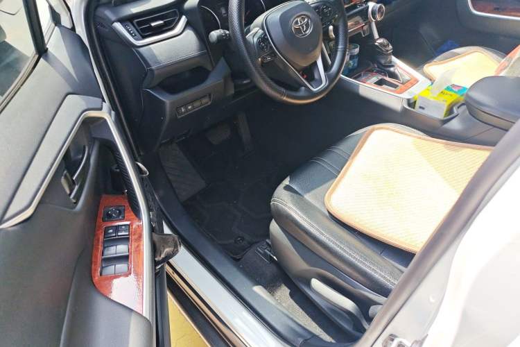 Used Toyota RAV4 2021 2.0L CVT Two-Wheel Drive Urban Edition Driver Seat