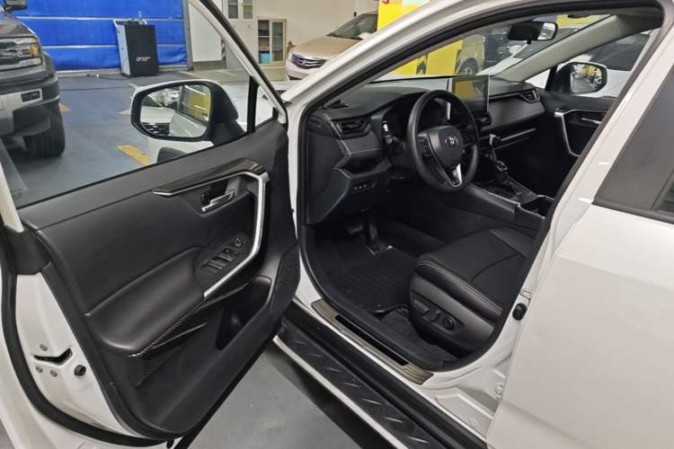Used Toyota RAV4 2021 2.0L CVT Two-Wheel Drive Fashion Edition Driver Seat