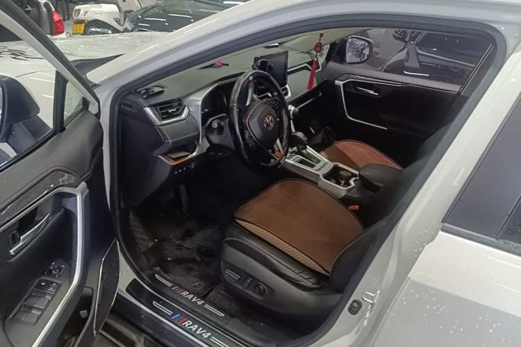 Used Toyota RAV4 2021 2.0L CVT Two-Wheel Drive Fashion PLUS Edition Driver Seat