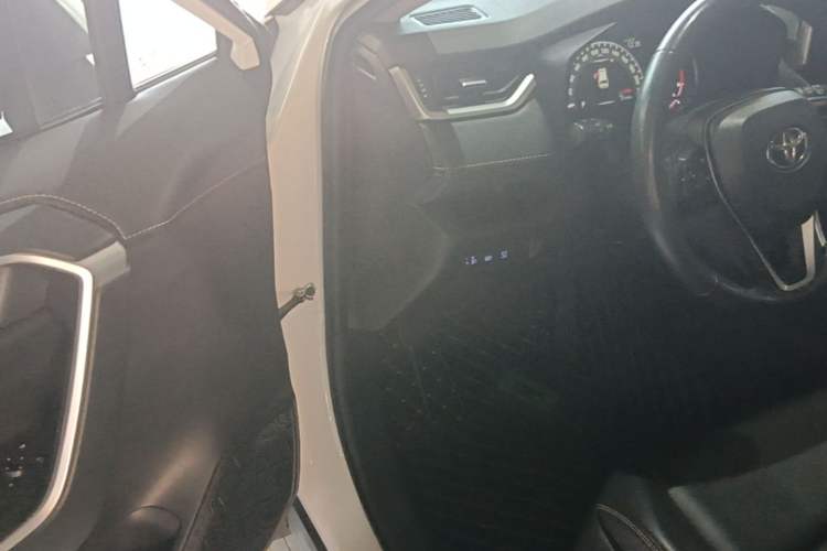 Used Toyota RAV4 2021 2.0L CVT Two-Wheel Drive Fashion PLUS Edition Driver Seat