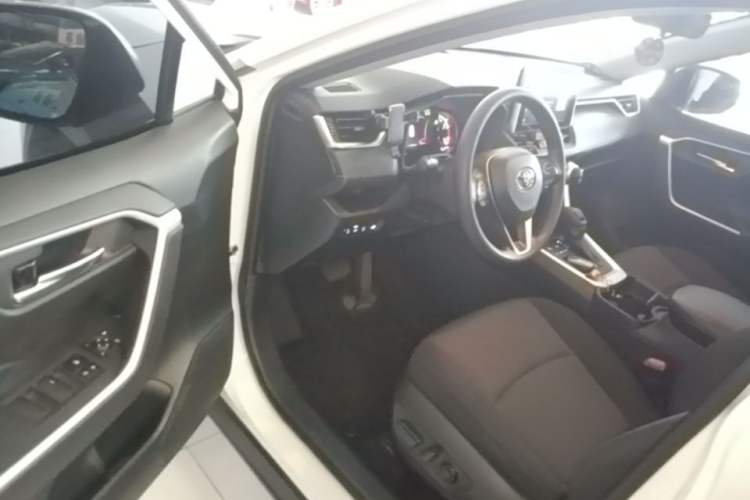 Used Toyota RAV4 2021 2.0L CVT Two-Wheel Drive Fashion Edition Driver Seat