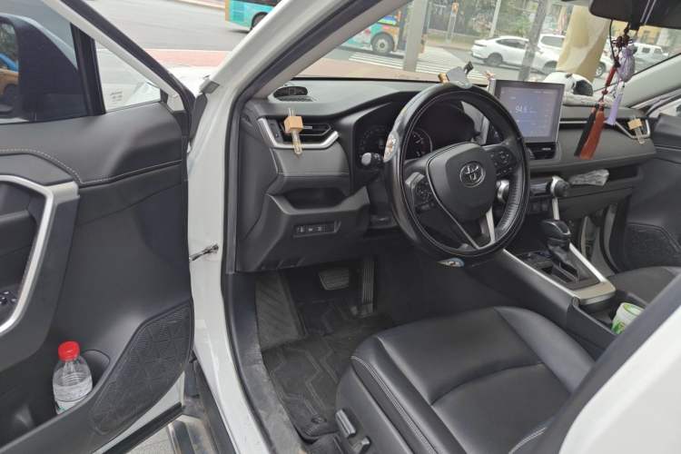 Used Toyota RAV4 2021 2.0L CVT Two-Wheel Drive Fashion PLUS Edition Driver Seat