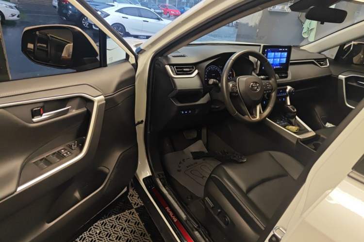 Used Toyota RAV4 2021 2.0L CVT Two-Wheel Drive Fashion PLUS Edition Driver Seat