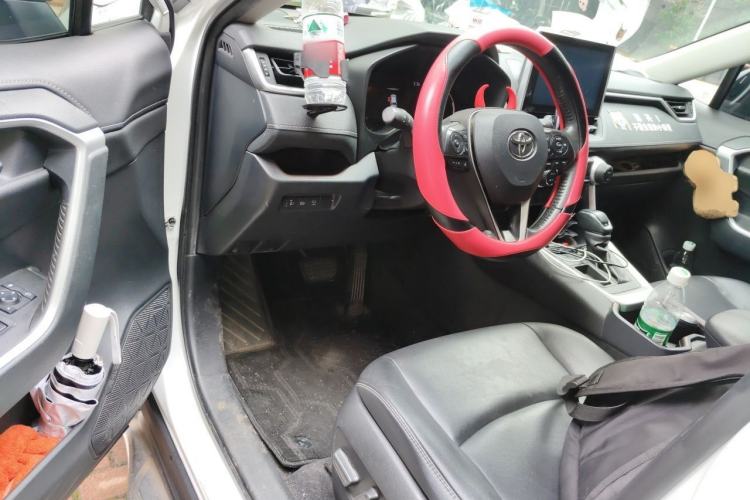 Used Toyota RAV4 2021 2.0L CVT Two-Wheel Drive Prestige Edition Driver Seat