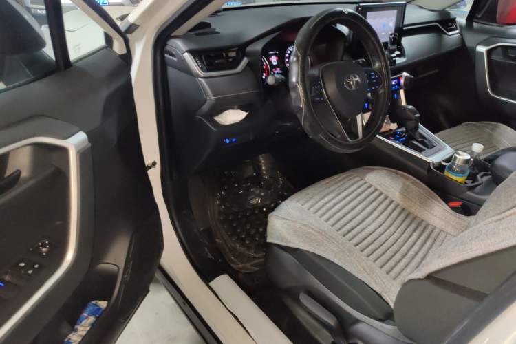 Used Toyota RAV4 2021 2.0L CVT Two-Wheel Drive Urban Edition Driver Seat