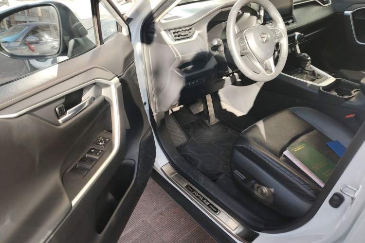 Used Toyota RAV4 2021 2.0L CVT Two-Wheel Drive Fashion PLUS Edition Driver Seat