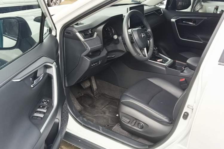Used Toyota RAV4 2021 2.0L CVT Two-Wheel Drive Fashion PLUS Edition Driver Seat