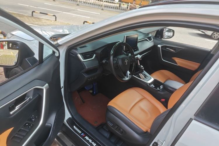 Used Toyota RAV4 2021 Dual-Engine 2.5L E-CVT Two-Wheel Drive Elite Edition Driver Seat