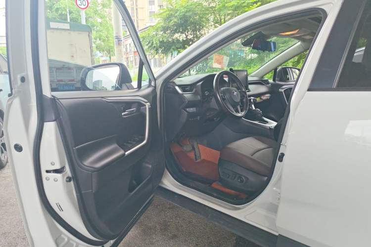 Used Toyota RAV4 2021 2.0L CVT Two-Wheel Drive Fashion Edition Driver Seat