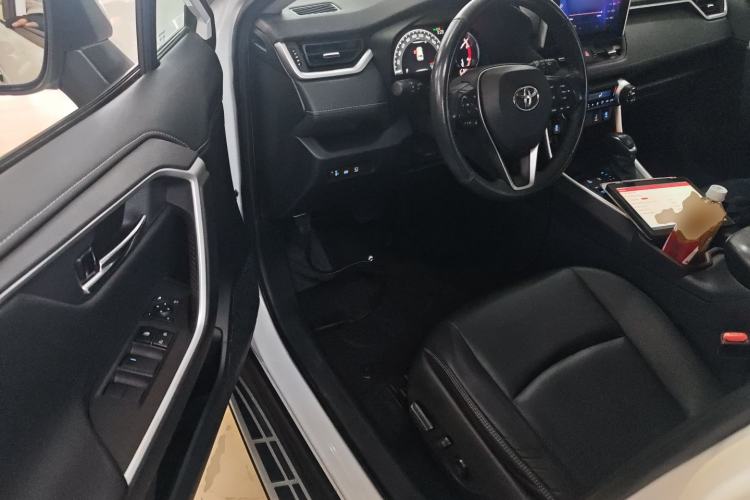 Used Toyota RAV4 2021 2.0L CVT 4x4 Style PLUS Edition Driver Seat