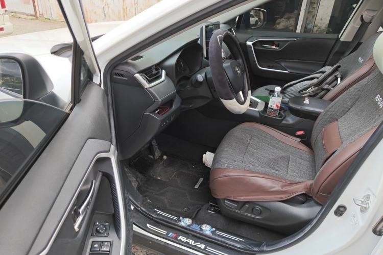 Used Toyota RAV4 2021 2.0L CVT Two-Wheel Drive Fashion Edition Driver Seat