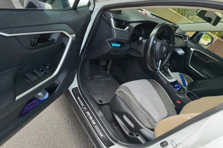 Used Toyota RAV4 2021 2.0L CVT Two-Wheel Drive Urban Edition Driver Seat