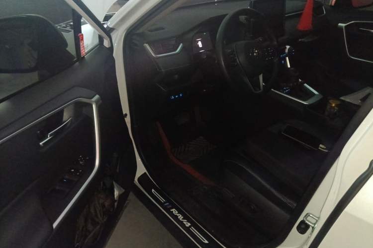 Used Toyota RAV4 2021 2.0L CVT Two-Wheel Drive Fashion Edition Driver Seat