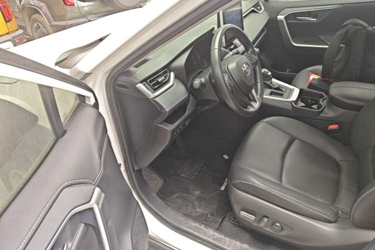 Used Toyota RAV4 2021 2.0L CVT Two-Wheel Drive Fashion PLUS Edition Driver Seat