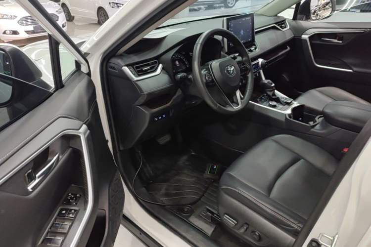 Used Toyota RAV4 2021 2.0L CVT Four-Wheel Drive Premium Edition Driver Seat