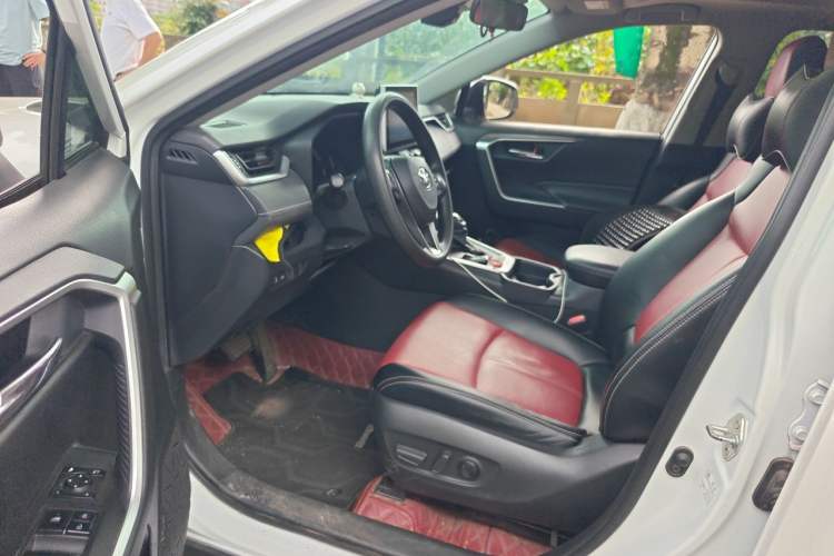Used Toyota RAV4 2021 2.0L CVT Two-Wheel Drive Fashion Edition Driver Seat