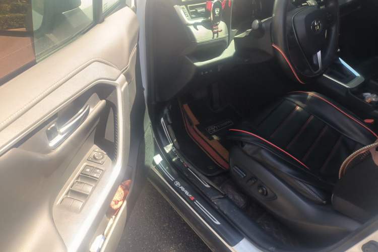 Used Toyota RAV4 2021 2.0L CVT Two-Wheel Drive Fashion PLUS Edition Driver Seat