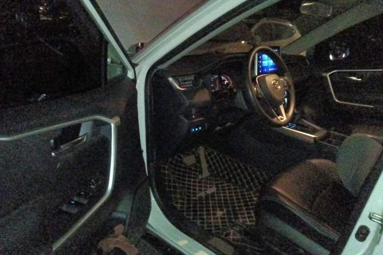 Used Toyota RAV4 2021 2.0L CVT Two-Wheel Drive Fashion Edition Driver Seat
