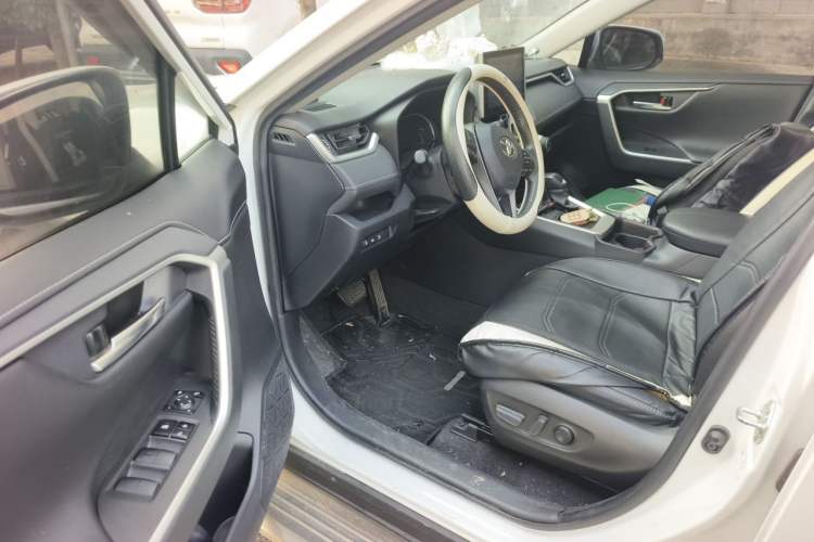 Used Toyota RAV4 2021 2.0L CVT Two-Wheel Drive Fashion PLUS Edition Driver Seat