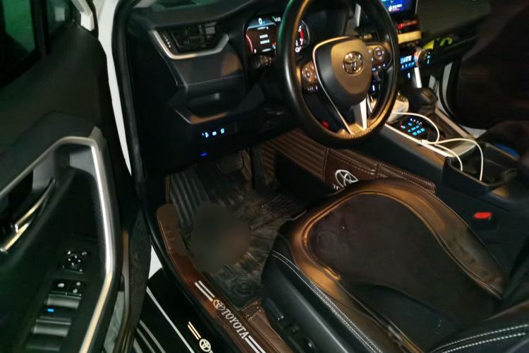 Used Toyota RAV4 2021 2.0L CVT 4x4 Trend Edition Driver Seat