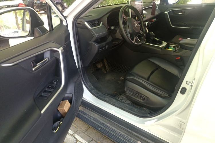 Used Toyota RAV4 2021 2.0L CVT Two-Wheel Drive Fashion PLUS Edition Driver Seat