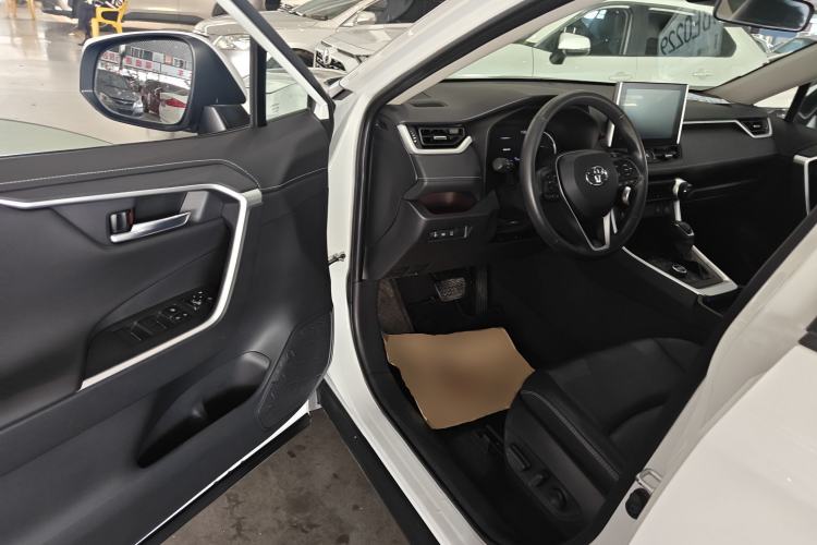 Used Toyota RAV4 2021 2.0L CVT Four-Wheel Drive Premium Edition Driver Seat
