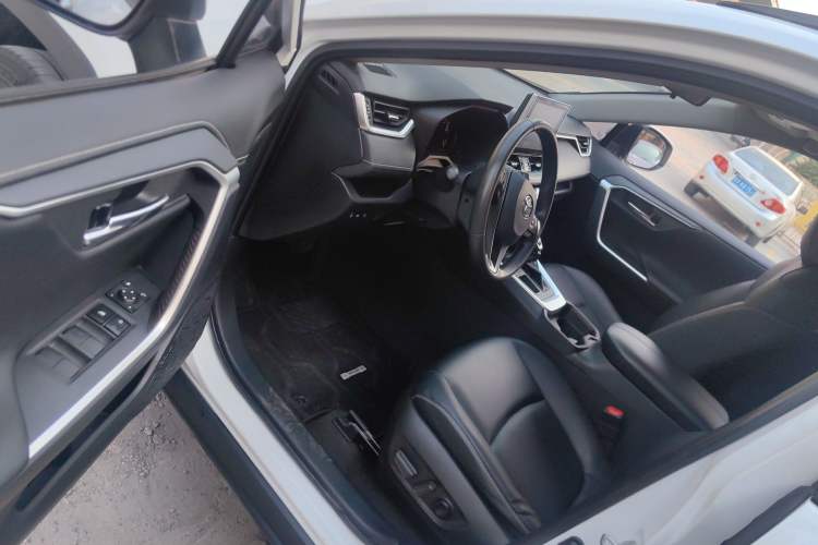 Used Toyota RAV4 2021 2.0L CVT Two-Wheel Drive Fashion PLUS Edition Driver Seat