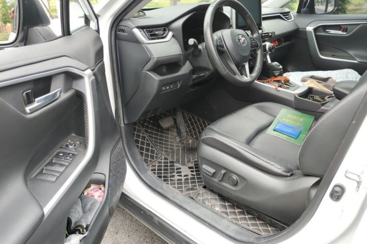 Used Toyota RAV4 2021 2.0L CVT 4x4 Style PLUS Edition Driver Seat