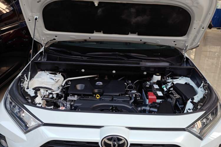 Used Toyota RAV4 2021 2.0L CVT Two-Wheel Drive Fashion Edition Engine Bay