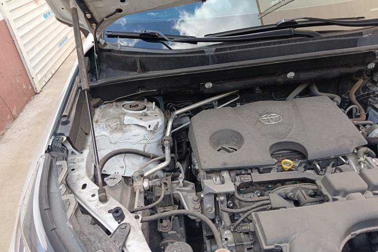 Used Toyota RAV4 2021 2.0L CVT Two-Wheel Drive Fashion Edition Engine Bay Right